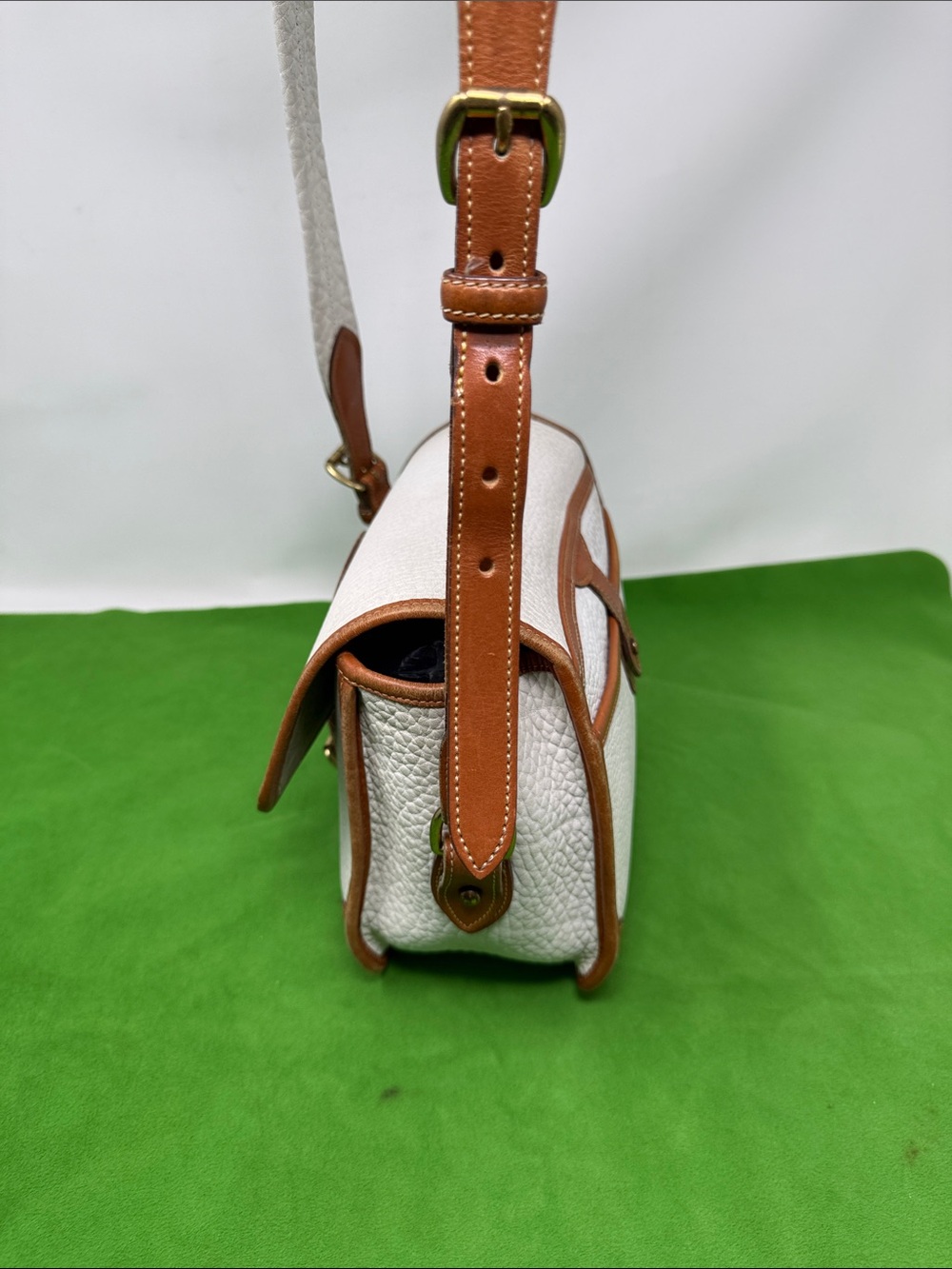 Dooney Bourke White Pebbled Leather Bag - Picture 9 of 17